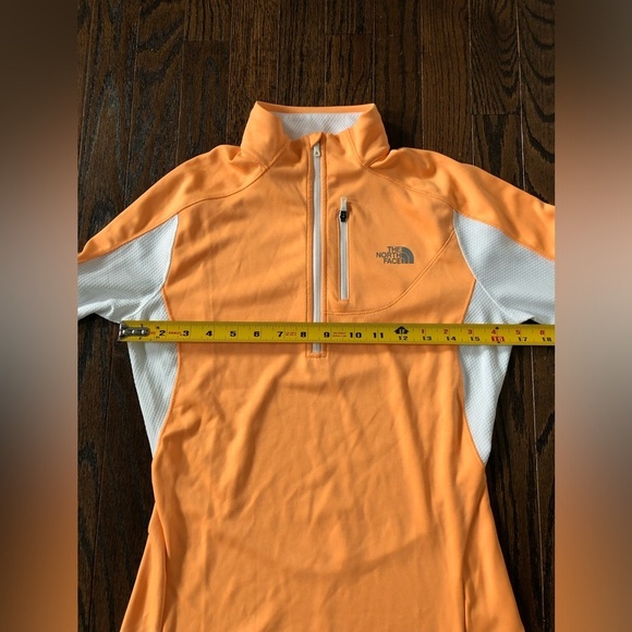 The North Face Women’s S Pale Orange/White FlashDry 1/4 Zip Athletic Jacket - Picture 11 of 12